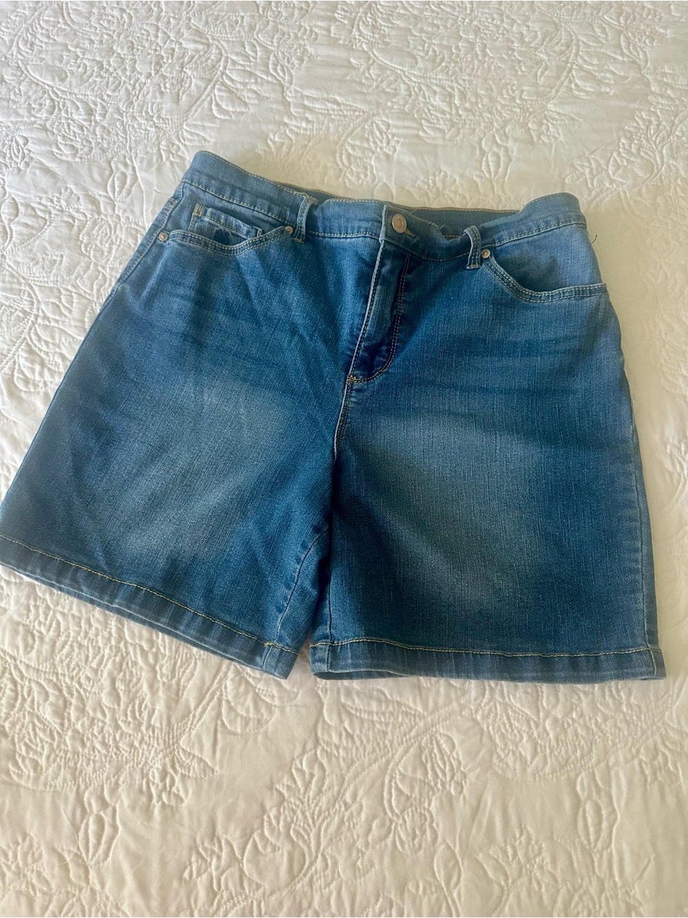 Gloria Vanderbilt Mid Blue Denim Jean Shorts